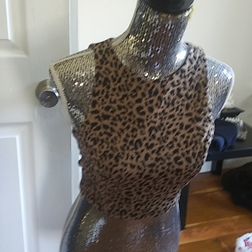 Nollie leopard crop top
